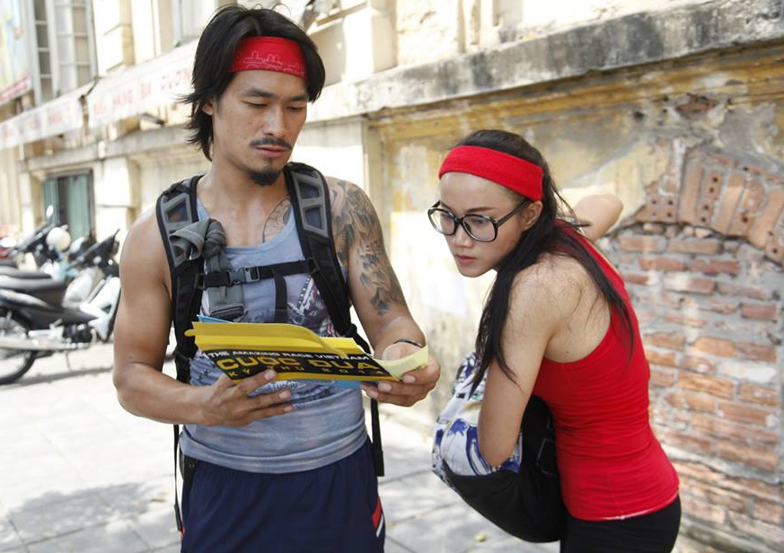 Thi sinh Cuoc dua ky thu quat thao, chui boi nhau hinh anh