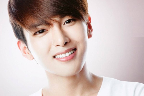 Thanh vien Super Junior phan doi lenh cam hat nhep hinh anh