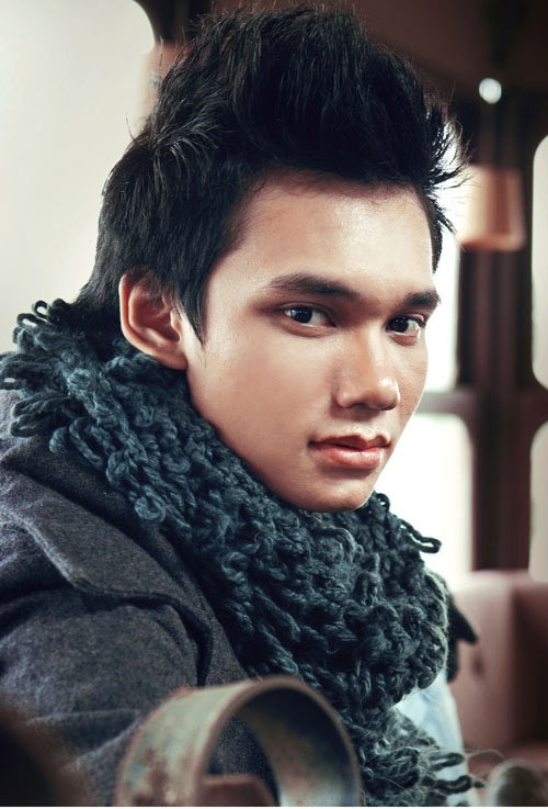 Khắc Việt, với vẻ chín chắn và già dặn đặc trưng, luôn giành tình cảm đặc biệt cho những người con gái thông minh, tinh tế