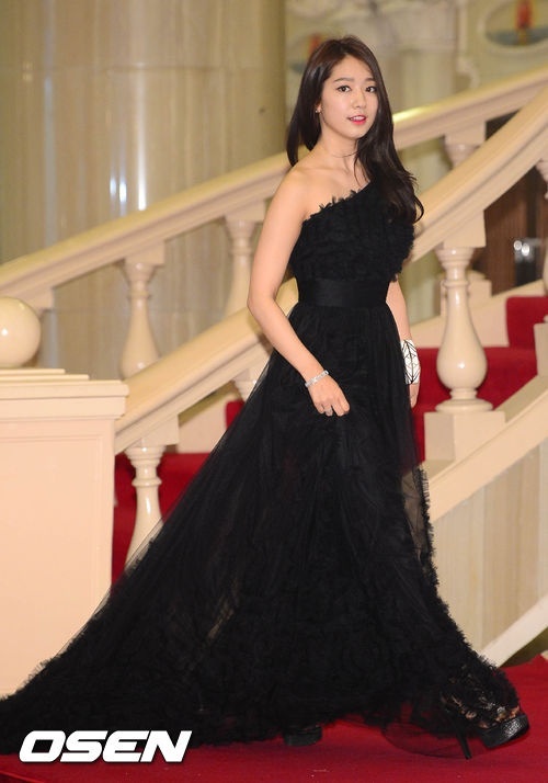 Park Shin Hye là nữ diễn viên Hàn có số phiếu bầu chọn cao nhất với 276.316 phiếu bầu chọn.