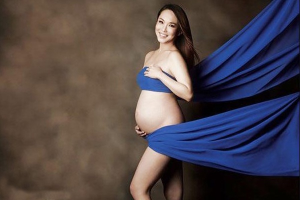 'Tieu Long Nu' Singapore khoe anh bau nude hinh anh