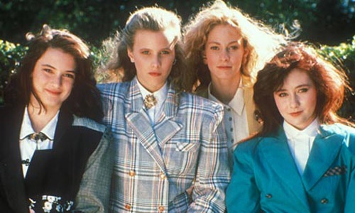 Dàn diễn viên Heathers trong phim:Winona Ryder, Kim Walker, Lisanne Falk và Shannen Doherty. (từ trái qua).