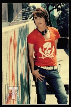 Huỳnh Phong sau scandal cũng mất tích khỏi showbiz Việt.