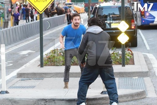Shia Labeouf say xỉn và đuổi 1 người đàn ông vô gia cư, gây náo loạn khắp phố và làm hỗn loạn một vở kịch đang diễn ở New York tuần trước.