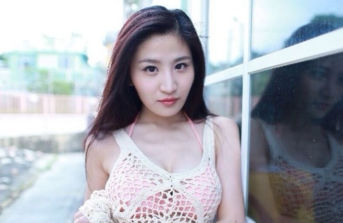 Sao Hoa ngu phu nhan 'may mua' o toilet cong cong hinh anh