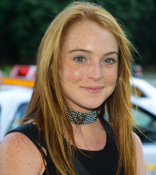 Lindsay tại sự kiện vào năm 2001. Nữ diễn viên 15 tuổi lúc này trông vẫn còn mộc mạc với làn da lấm tấm tàn nhang.