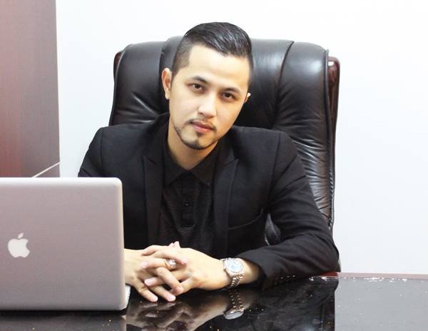 Thế Bảo nói rất nhiều tới những nội dung tin nhắn thô tục, chợ búa, giang hồ của Tâm Tít gửi cho anh, gia đình anh, bạn gái cũ của anh và kể cả cô gái anh mới gặp mặt lần đầu.