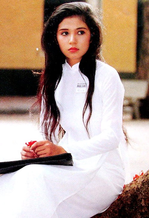 Việt Trinh đã được nhận xét là diễn xuất thành công trong phim Sao em nỡ vội lấy chồng nhưng nhân vật của cô lại có nhiều mâu thuẫn