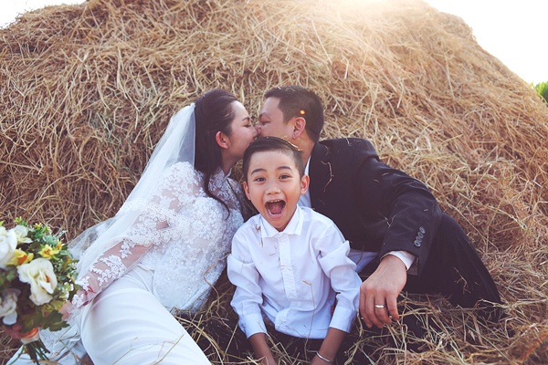 Kim Hien ve que chup anh cuoi truoc khi sang My hinh anh