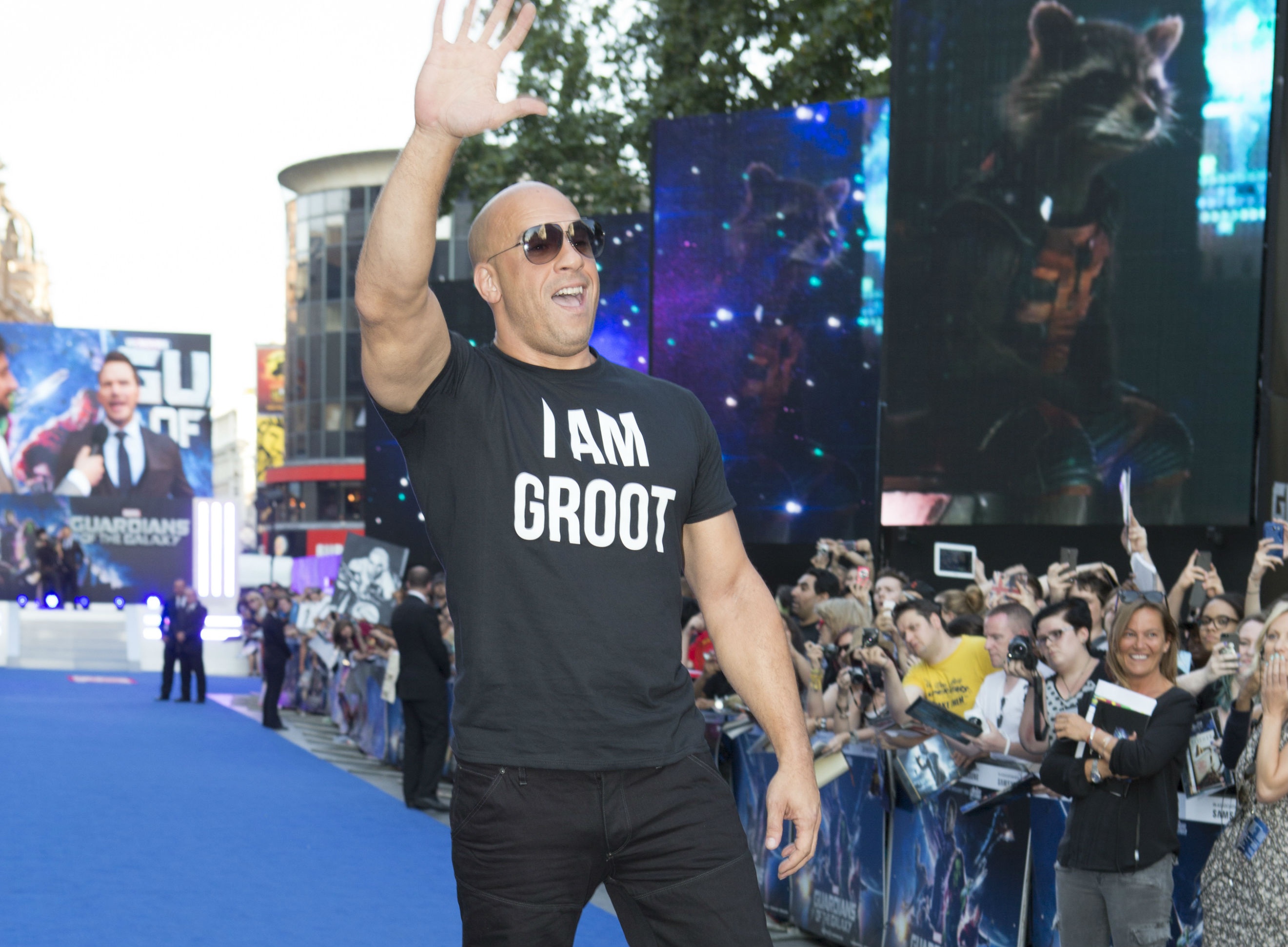 Vin Diesel len tham do voi chan sat hinh anh