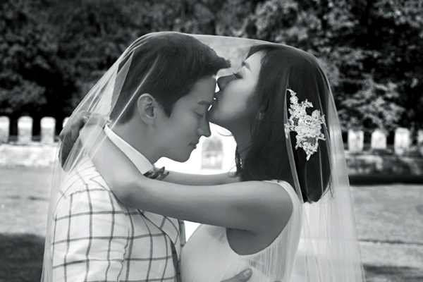 My nhan 'Gia dinh da quy' khoe anh cuoi ngot ngao hinh anh