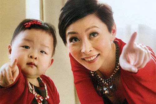 Hoa hau quoc te Trung Quoc roi le vi con gai bi che xau hinh anh