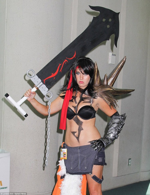 Rất nhiều người hâm mộ nữ giới hóa trang thành những nhân vật quyến rũ.