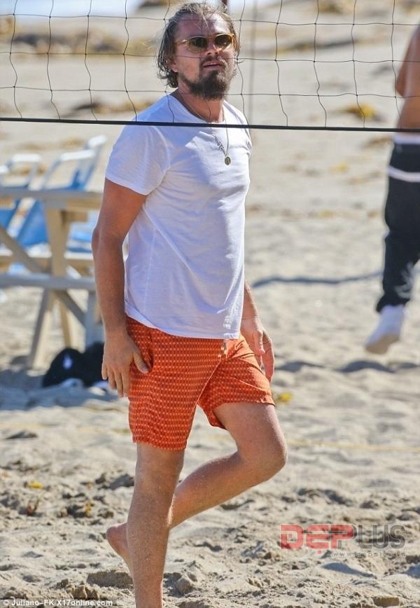 Không còn vẻ ngoài lịch lãm, điển trai như mọi người vẫn thường thấy mà là hình ảnh râu tóc bù xù, bụng phệ và tăng cân lên nhiều. Điều này khiến nhan sắc ngôi sao điển trai một thời của 