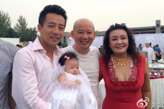 Tu Hy Vien mo dai tiec mung con gai tron 100 ngay tuoi hinh anh