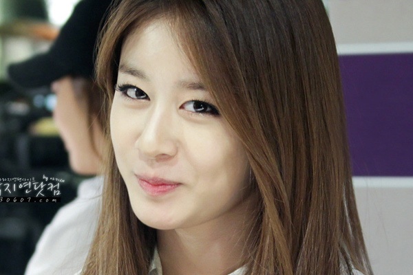 My nu Kpop lot xac truoc va sau khi trang diem hinh anh