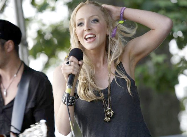 Heartbeat - Beatbullyz & Lizzy Pattinson hinh anh