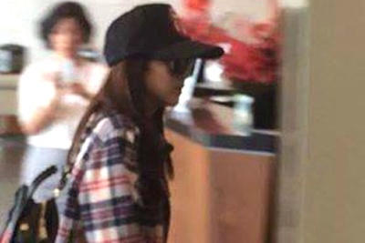 Dara (2NE1) bi bat gap mot minh o Sai Gon hinh anh