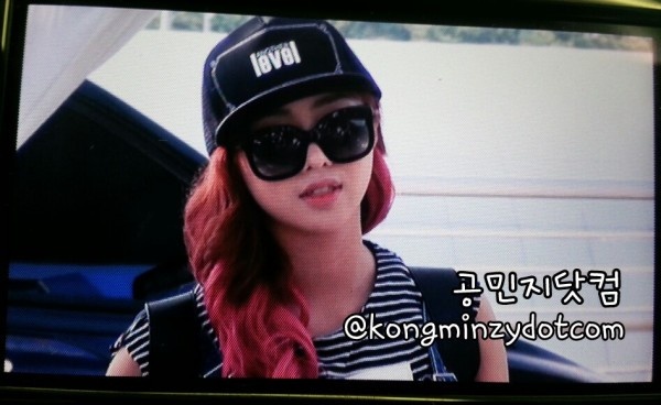 2NE1 dang tren duong den Sai Gon hinh anh