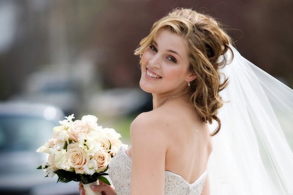 Nhung phu kien ton dang hoan hao cho co dau mum mim hinh anh