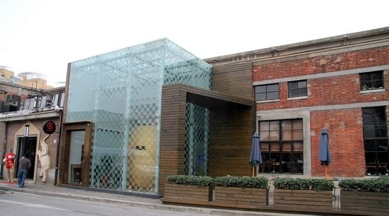 Một trong những biệt thự đắt tiền của Đình Phong.