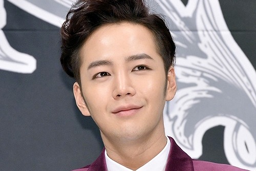 Jang Geun Suk bi chi trich vi vo y noi cong cong hinh anh