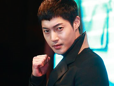 Ban gai to dien vien 'Vuon sao bang' hanh hung suot 2 thang hinh anh