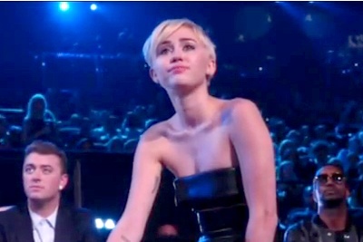 Miley Cyrus nho nguoi vo gia cu nhan ho giai MTV VMA hinh anh