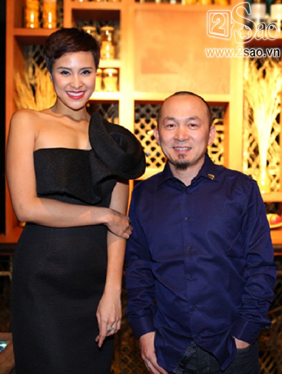 Nhạc sĩ Quốc Trung chỉ cao đến vai của siêu mẫu Phương Mai