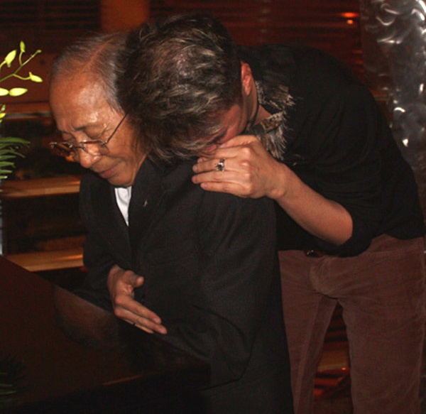 Đàm Vĩnh Hưng khóc, ôm nhạc sĩ Nguyễn Ánh 9