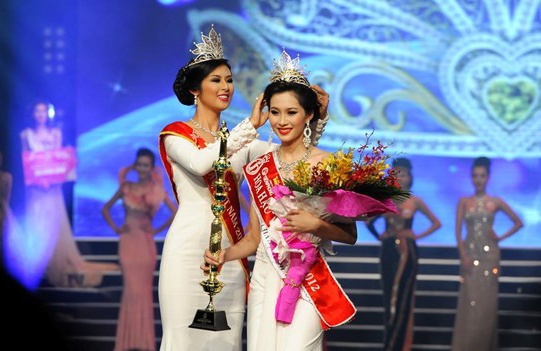 Đặng Thu Thảo khi đăng quang HHVN 2012.