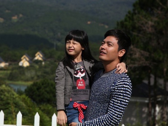 MC Phan Anh và con gái. (Ảnh: VTV)