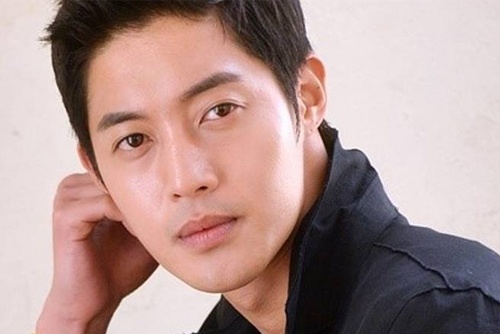 Kim Hyun Joong cong khai xin loi nguoi tinh bi bao hanh hinh anh