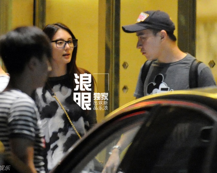 Những hình ảnh đầu tiên của Trương Vũ Kỳ tối 15/9, sau scandal mua dâm của chồng.