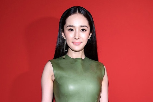 Duong Mich tai xuat quyen ru tai tuan le thoi trang Milan hinh anh