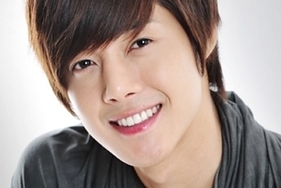 Kim Hyun Joong thoat an bao hanh ban gai hinh anh