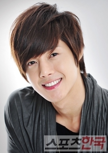 Kim Hyun Joong thoát án bạo hành bạn gái.
