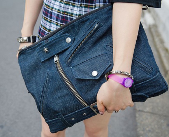 Phụ kiện “độc” là con át chủ bài của nhiều teen Nhật trong việc thu hút ánh nhìn của người khác. Một món phụ kiện độc đáo sẽ giúp cho bộ trang phục của bạn thời trang hơn rất nhiều.