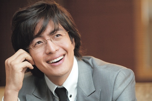 Bae Yong Joon bi to lua dao hinh anh