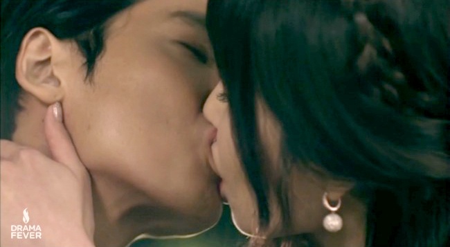 Canh hon nong bong trong Hearless City hinh anh