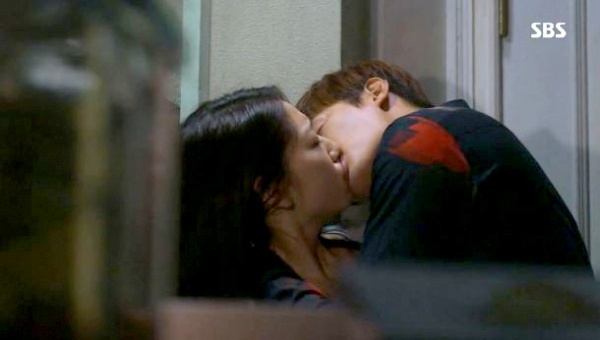 Lee Min Ho hon Park Shin Hye trong The Heirs hinh anh