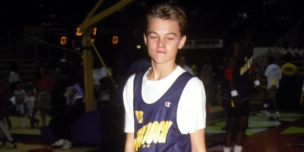 Leo trong một trận đấu bóng rổ thời trung học.