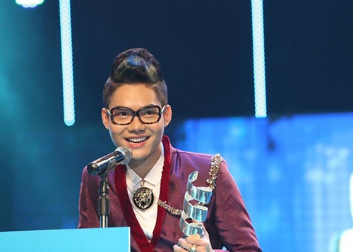 Cao Hữu Thiên được biết đến với vai trò nghề mẫu ảnh cho các tạp chí tuổi teen. Sau đó, vì đam mê ca hát, nên anh quyết tâm trở thành ca sỹ.