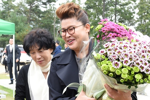 Sao Han vieng mo Choi Jin Sil nhan 6 nam ngay gio hinh anh