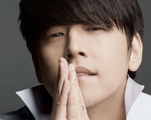 Vẻ điển trai dịu dàng, ánh mắt buồn, nụ cười đáng yêu... khiến Ryu Si Won trở thành một trong những nam diễn viên được yêu thích nhất.