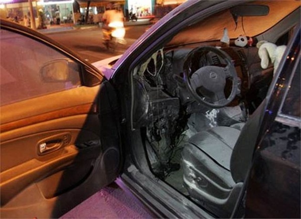 Chiếc xe hơi của nữ diễn viên sau khi bốc cháy