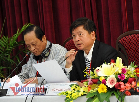Nhạc sĩ Đỗ Hồng Quân trong hội thảo.
