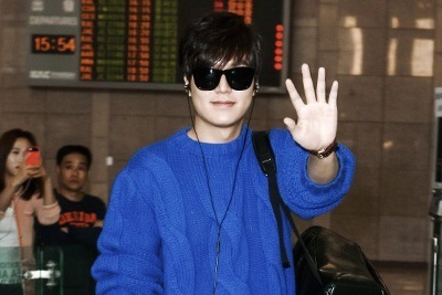 Lee Min Ho hut hon tai san bay hinh anh