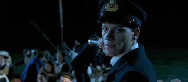 Ioan Gruffudd trong vai nhân viên tàu - Harold Lowe.