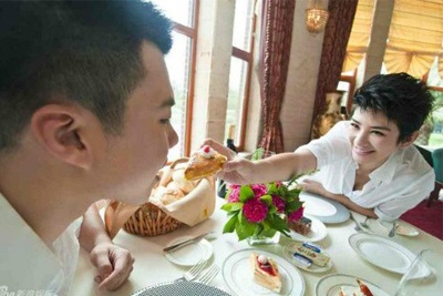 Huynh Dich tiep tuc tranh cai voi chong cu hinh anh